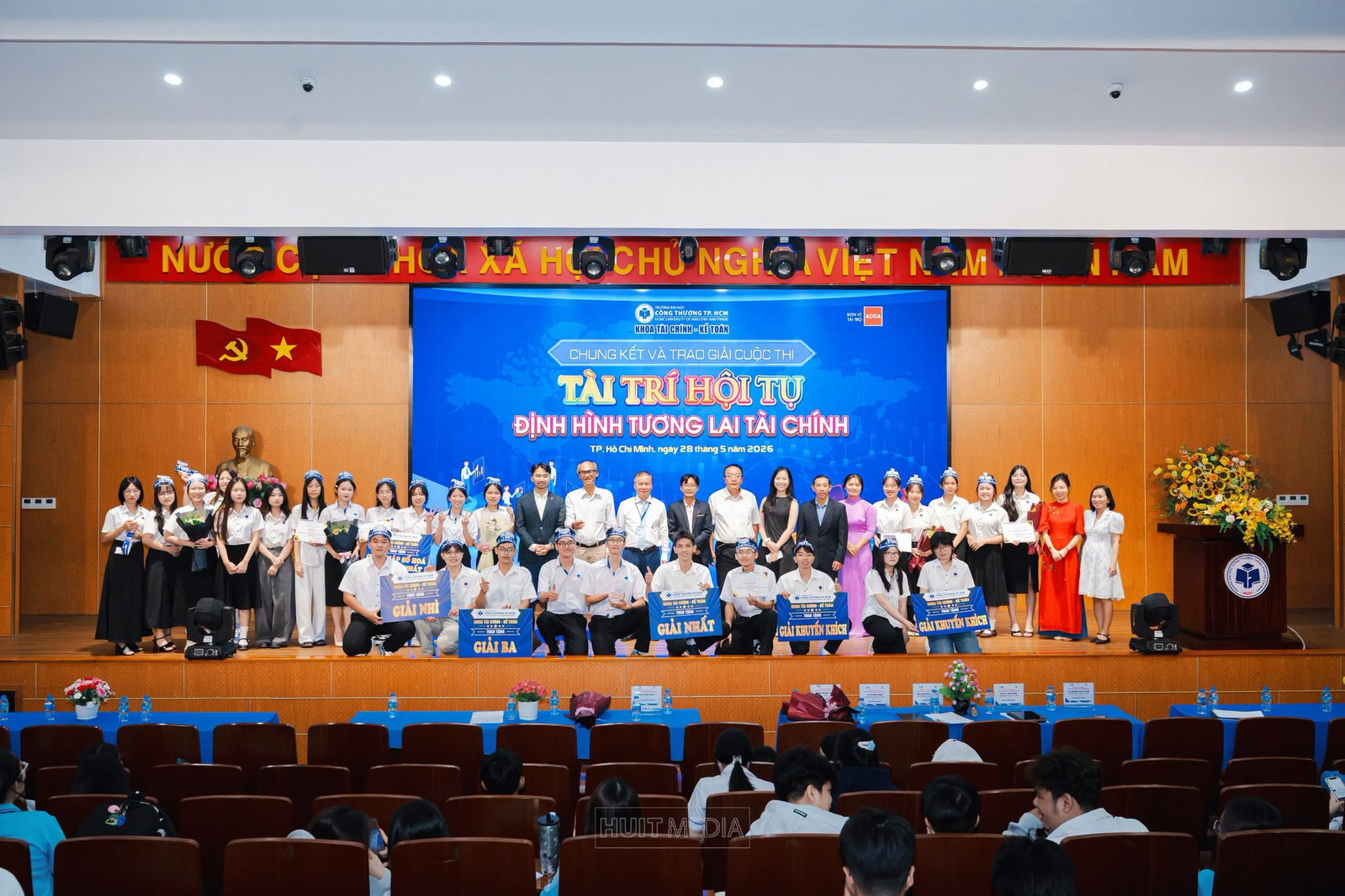 Đêm Chung kết cuộc thi "Tài trí hội tụ – Định hình tương lai tài chính" khép lại thành công rực rỡ