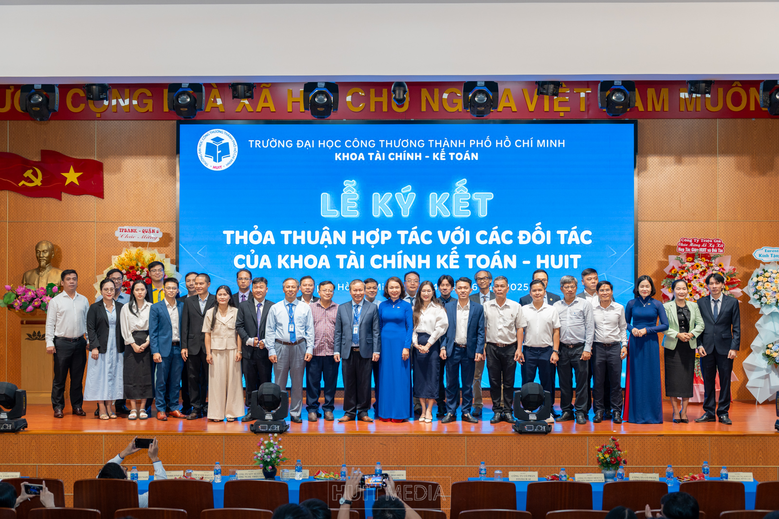 Khoa Tài chính - Kế toán ký kết hợp tác với doanh nghiệp