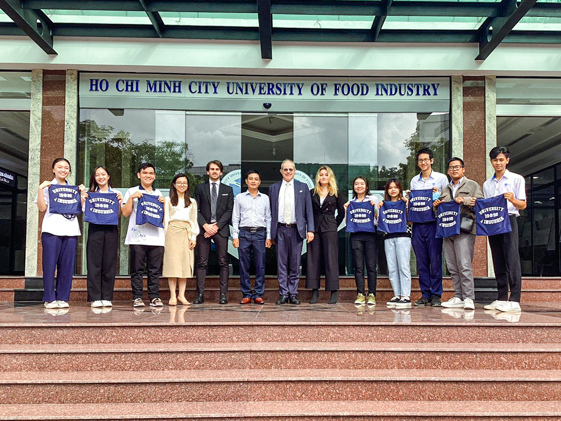 Giao lưu trao đổi sinh viên CLB tiếng Anh Khoa TCKT và sinh viên đến từ Đại học Insubria