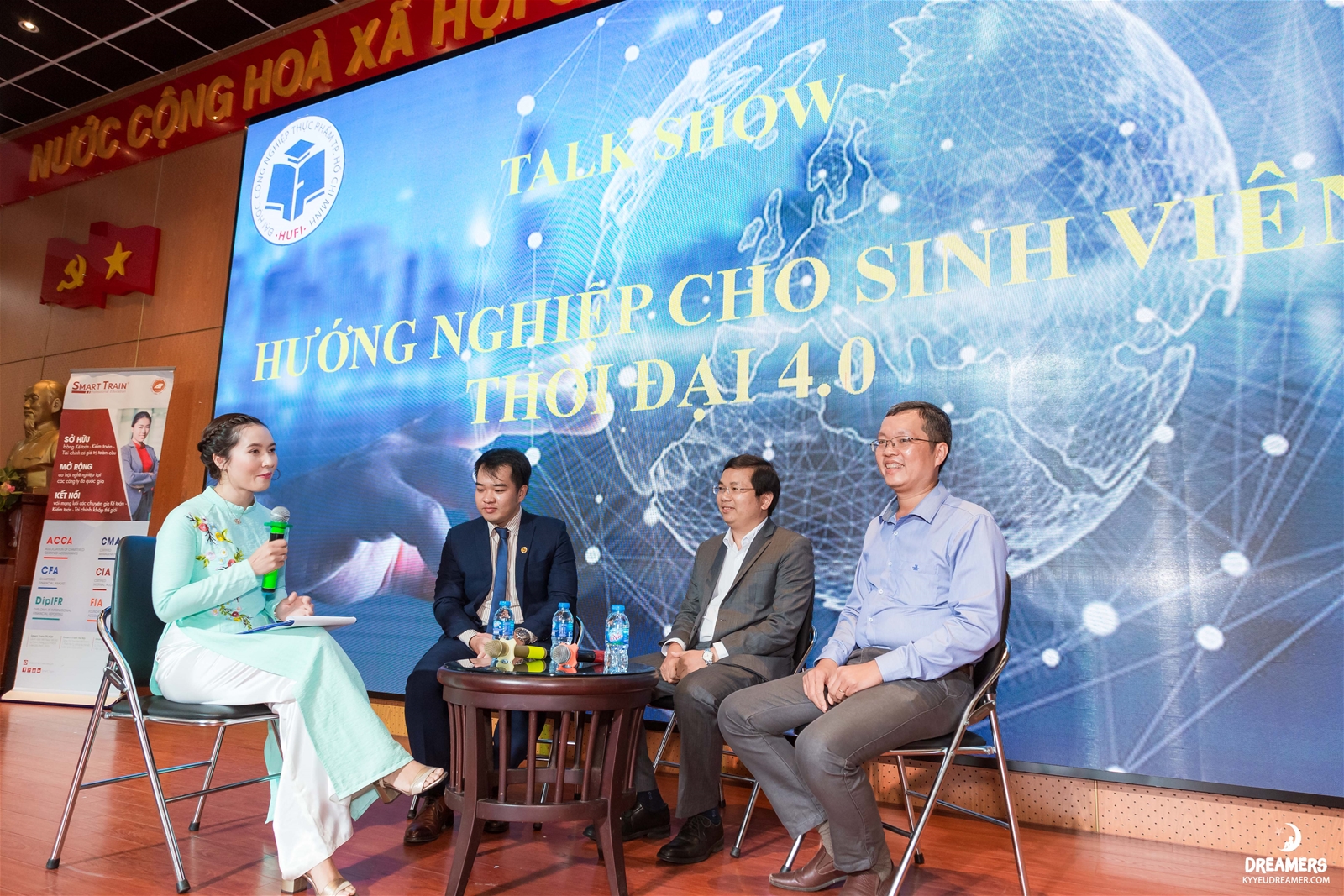 Cuộc thi viết bài học thuật với chủ đề “Khởi nghiệp”